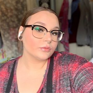 Meet your Posher, Angelina